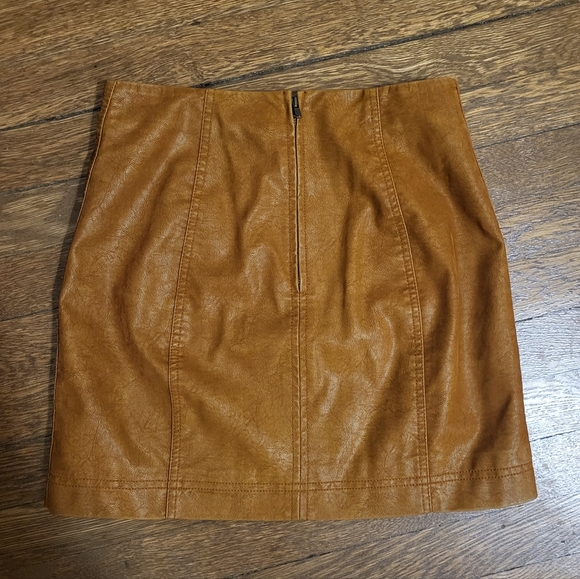 Gently Preworn Chestnut Tan Faux Leather Mini Skirt by Free People Size 2 - Picture 2 of 6